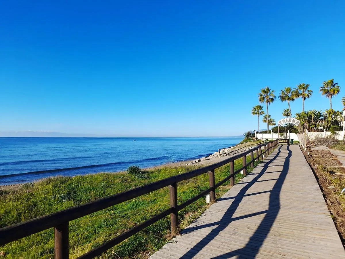 Apartment With Pool Near The Beach Marbella